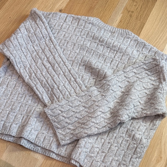 H&M Sweater - Picture 5 of 5